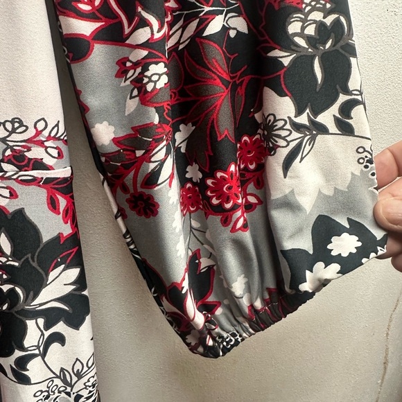Daisy Fuentes Floral Midi Dress in Black, Red, and White - Picture 3 of 5